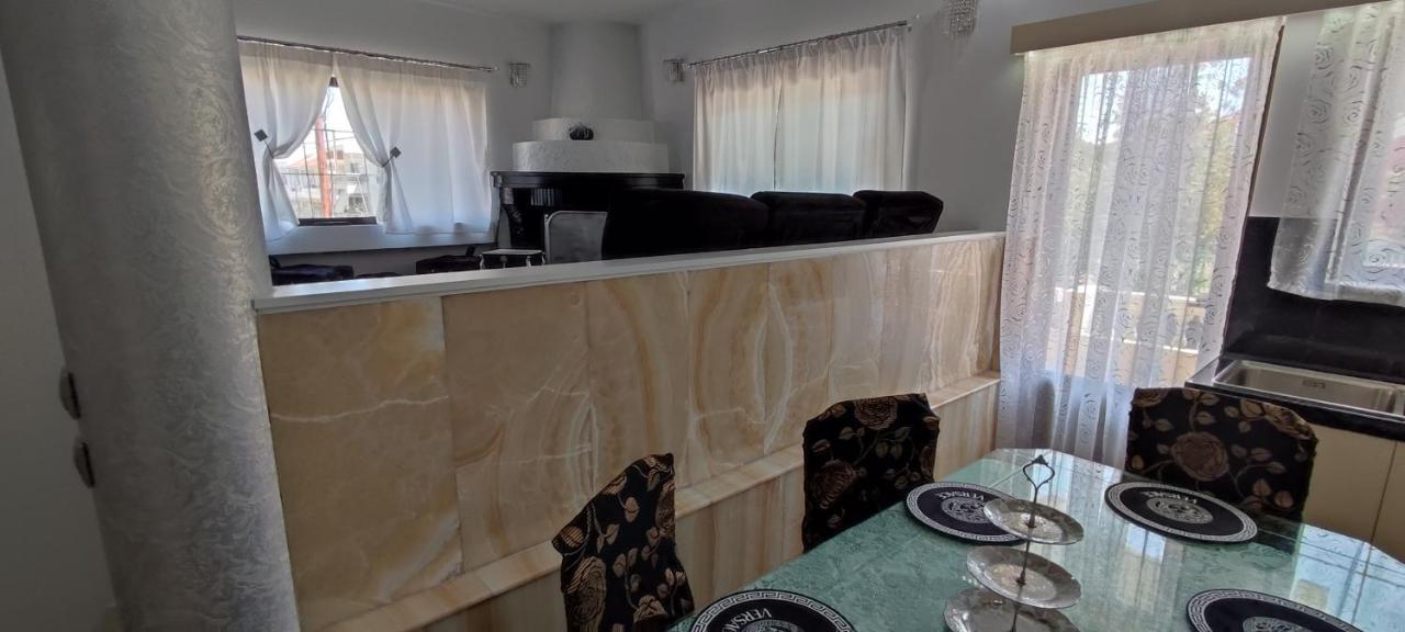 Ixian House Apartment Esterno foto