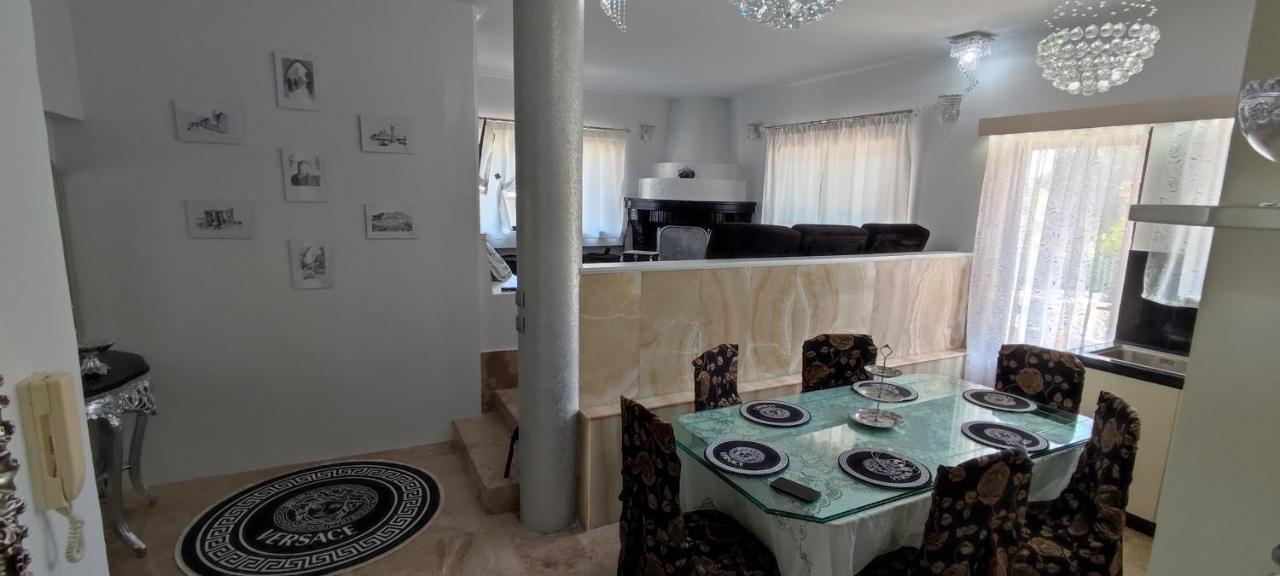 Ixian House Apartment Esterno foto